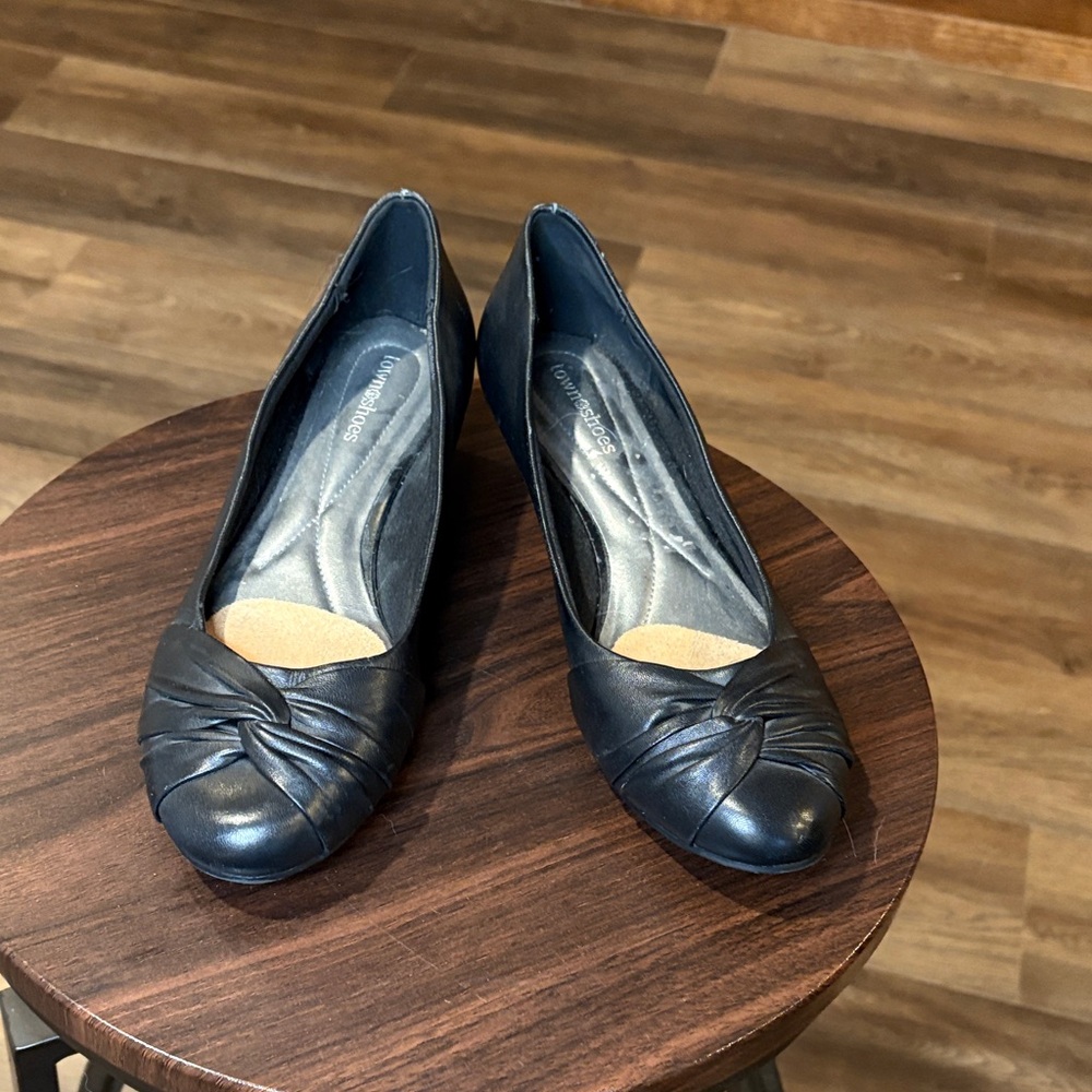 Elegant Navy Women's Flats